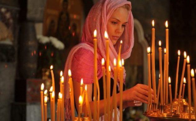 Οι γυναίκες που πηγαίνουν συχνά στην εκκλησία ζουν περισσότερο