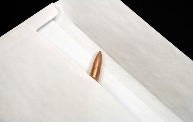 Έστειλαν φάκελο με τρεις σφαίρες στον Καραμανλή