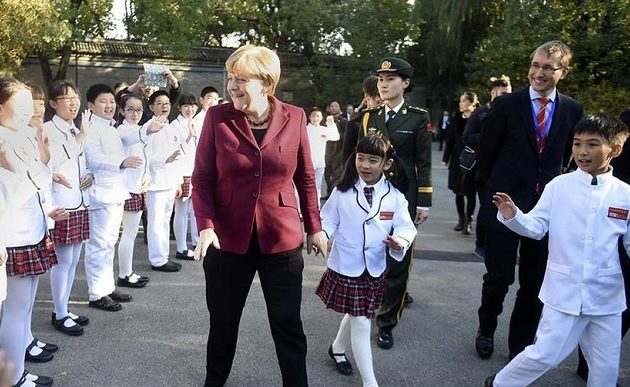 Οι Κινέζοι “διώχνουν” τους Γερμανούς – Η  Μέρκελ “παραπονούμενη” στο Πεκίνο