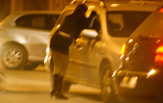 Καίει γνωστούς επιχειρηματίες το 15χρονο Call Girl