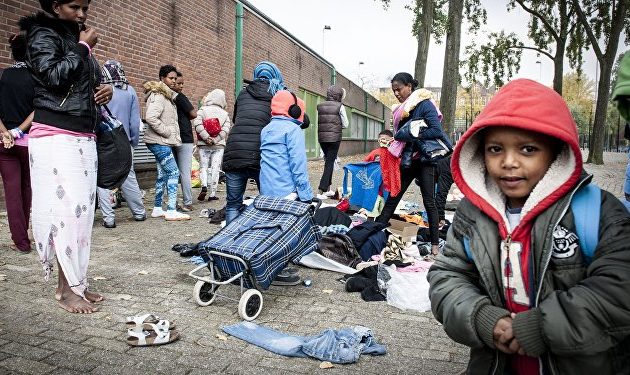 “Ξηλώνουν” καταυλισμούς και μετανάστες στη Γαλλία του Ολάντ