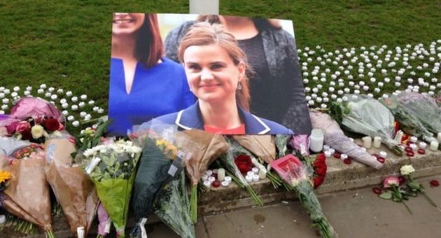 Η δολοφονία της Τζο Κοξ άλλαξε την τάση στα στοιχήματα για το Brexit