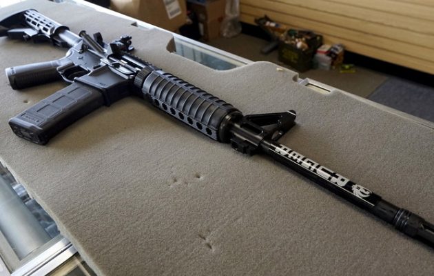 Ουρές για να αγοράσουν το όπλο του μακελάρη του Ορλάντο κάνουν στις ΗΠΑ (βίντεο)