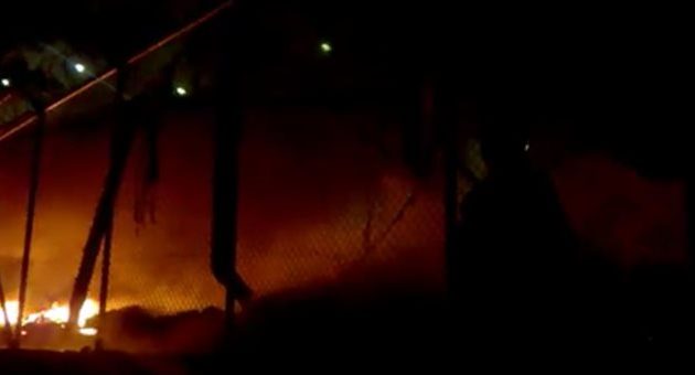 Σοβαρά έκτροπα στο hotspot Λέσβου κάνουν το γύρο του κόσμου (βίντεο)