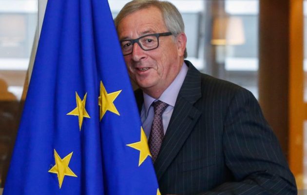 Ο Γιούνκερ σε πανικό εύχεται να αποτύχει η Βρετανία για να “σωθεί” η ΕΕ