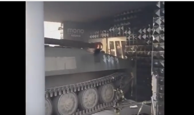 Ρώσικο τανκ εισέβαλε σε… ντισκοτέκ στην Πολωνία (βίντεο)