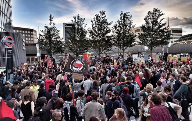 Αριστεριστές στο Λονδίνο κατά του Brexit γιατί είναι αντιπροσφυγικό