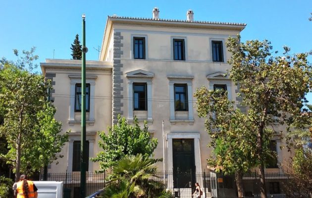 Έντονο διάβημα βουλευτών του ΣΥΡΙΖΑ στην Πρεσβεία της Αυστρίας για το προσφυγικό