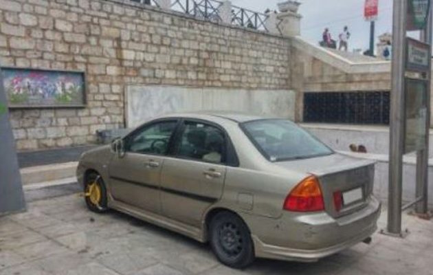 Δεν υπάρχει ο τύπος – Πάρκαρε πάνω στην πλατεία Συντάγματος!