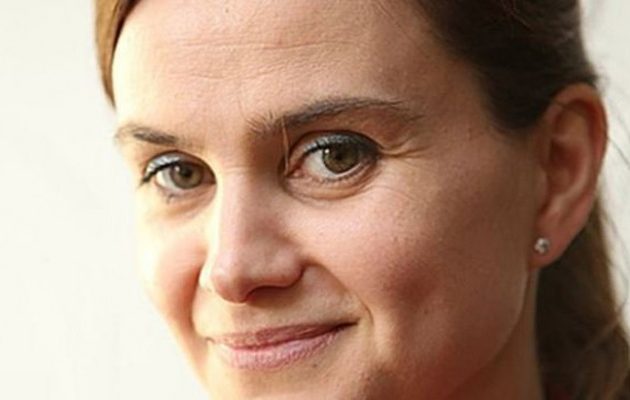 Πυροβόλησαν και μαχαίρωσαν βουλευτή των Εργατικών στη Βρετανία