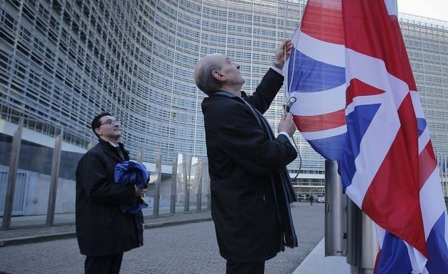 Μία στις τρεις ευρωπαϊκές εταιρίες θέλει να τιμωρηθεί η Βρετανία για το BREXIT