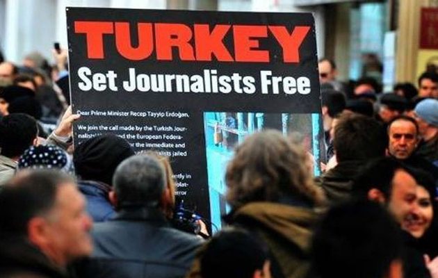 Η χούντα Ερντογάν βασιλεύει: Νέες διώξεις κατά δημοσιογράφων