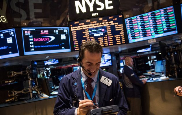 Καταρρέει ο Dow Jones από τη σφαλιάρα του Brexit