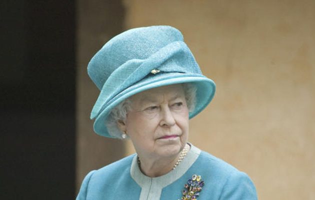 Βασίλισσα Ελισάβετ: Πείτε μου τρεις λόγους για να μείνει η Βρετανία στην Ε.Ε.