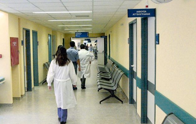 «Είμαστε η μοναδική χώρα που, εν μέσω πανδημίας, συζητά το κλείσιμο νοσοκομείων»