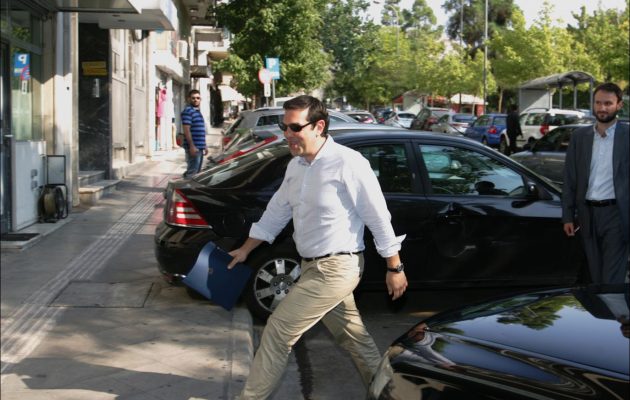 Ο κύβος ερρίφθη: Με απλή αναλογική ο Τσίπρας βλέπει τους πολιτικούς αρχηγούς