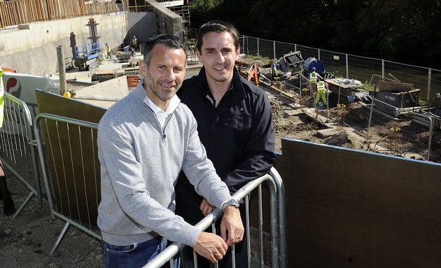 Όργια στο ξενοδοχείο των Γκιγκς – Νέβιλ (φωτο)