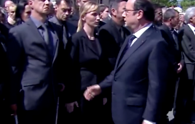 Αρνήθηκε να χαιρετίσει Ολάντ κι έφυγε με πατερίτσες (βίντεο)