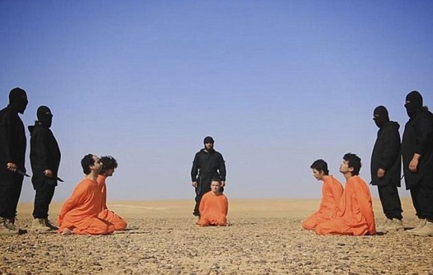 Φρίκη δίχως τέλος: Οι πίθηκοι του ISIS αποκεφάλισαν πέντε “κατασκόπους” (βίντεο)