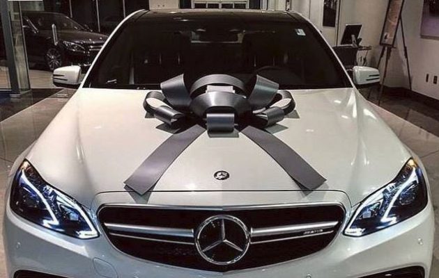 Απάτη στο Facebook με σελίδα που χαρίζει τρεις υπερπολυτελείς Mercedes