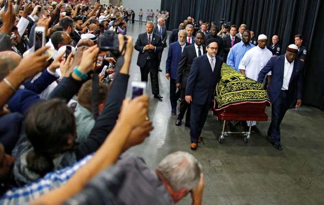 14.000 μουσουλμάνοι αποχαιρέτησαν τον Μοχάμεντ Αλι (φωτο)