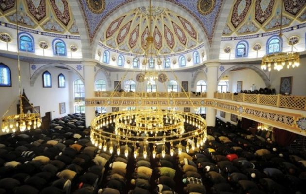 Γερμανός Αρχιτέκτονας: “Να γκρεμίσουμε εκκλησίες και να χτίσουμε τζαμιά”