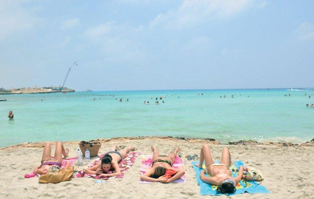 Oι επιστήμονες εξηγούν τα οφέλη της παραλίας