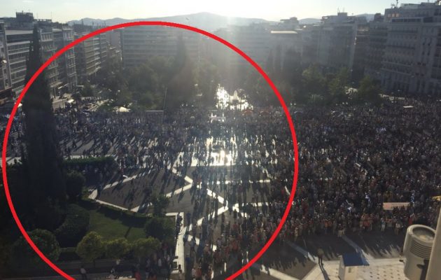 “Παραιτηθείτε”: Απλωθείτε να γεμίσουμε την πλατεία! (φωτο)