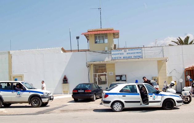 Kρατούμενος των φυλακών Πατρών πουλούσε προστασία σε καταθέτες