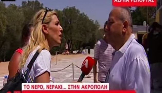 Ρεπόρτερ ξεφτιλίζει μαυραγορίτη που πουλά τη λεμονάδα 4,5 ευρώ (βίντεο)
