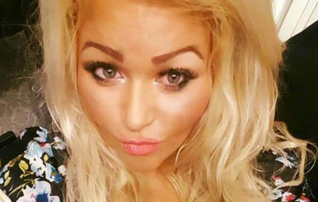 Πούλησε μαζί με καναπέ και το… στήθος της (φωτο)