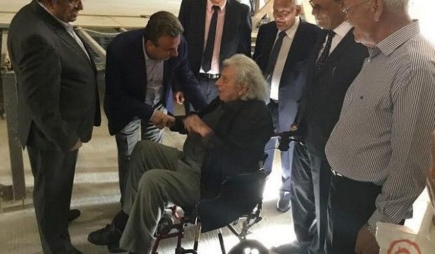 Μίκης μαινόμενος: «Θα έπαιρνα ένα καλάσνικοφ να κατέβω στις πλατείες»!