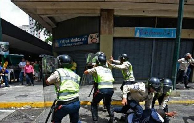 “Θέλουμε φαγητό” φώναζαν στη Βενεζουέλα και τους τσάκισαν στο ξύλο
