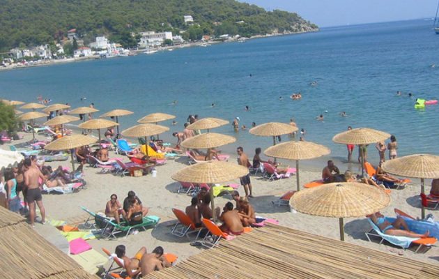 Die Presse: “Ρεκόρ τουριστών στην Ελλάδα, τη χώρα των διακοπών”