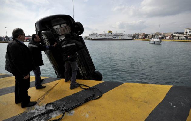 Αυτοκίνητο έπεσε στη θάλασσα στον Αγ. Νικόλαο Κορίνθου – Σώος ο οδηγός