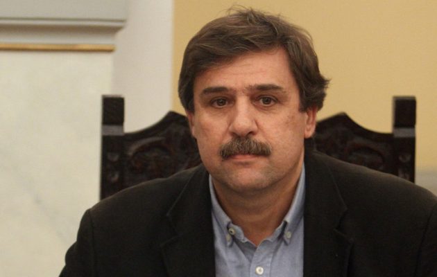 Ξανθός:  Απαγορεύει το ηλεκτρονικό τσιγάρο και δεν θέλει αύξηση στα προϊόντα καπνού!