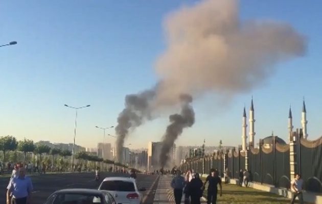 Τουρκικό μαχητικό χτυπά τουρκικό τανκ στην Άγκυρα (βίντεο)