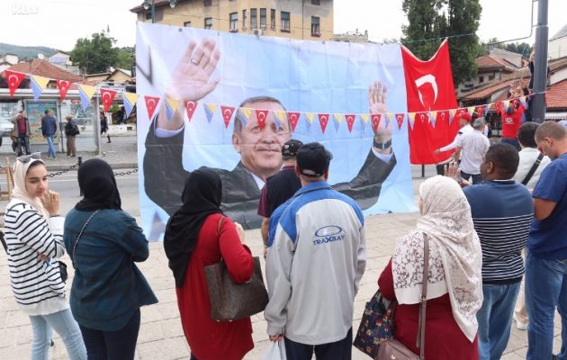 Ισλαμιστές στη Βοσνία διαδήλωσαν υπέρ του Ερντογάν (φωτο)