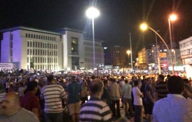 Χιλιάδες ισλαμιστές διαδηλωτές στην Κωνσταντινούπολη