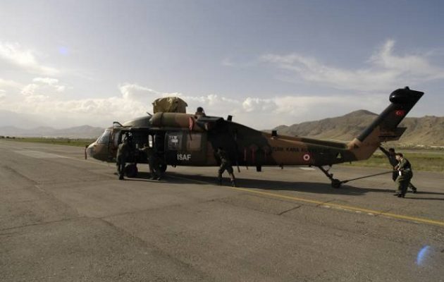 Έφτασαν κιόλας οι Τούρκοι να παραλάβουν το ελικόπτερο!