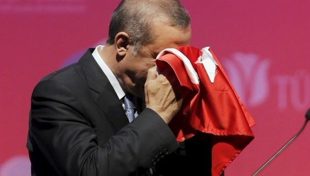 Τουρκία: Πάνω από 290 νεκροί, γιατί έκλαψε ο Ερντογάν