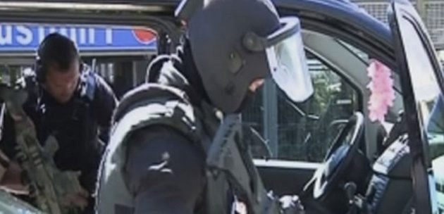 Γερμανός ναζί άνοιξε πυρ και “ξάπλωσε” τέσσερις αστυνομικούς