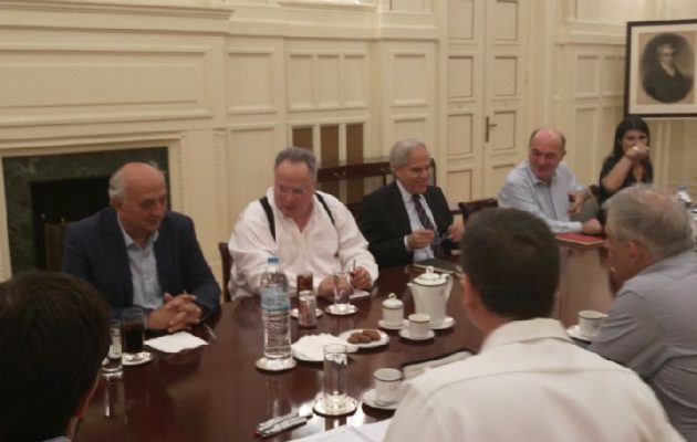 Τι ειπώθηκε στη σύσκεψη που συγκάλεσε ο Κοτζιάς για τις εξελίξεις στην Τουρκία