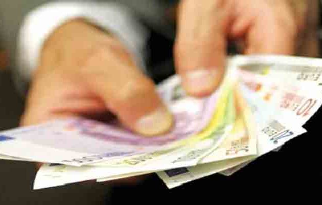 Ποιοι δικαιούνται επίδομα 200 ευρώ το μήνα