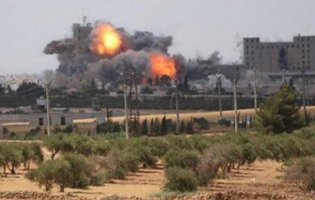 Οι Κούρδοι βομβάρδισαν δίχως έλεος το Ισλαμικό Κράτος στη Μανμπίτζ