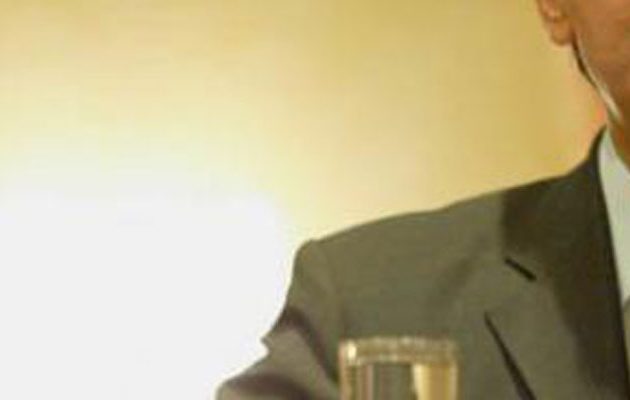 Ποιος πρώην υπουργός και “ίνδαλμα” του ΠΑΣΟΚ ετοιμάζει κόμμα (φωτο)