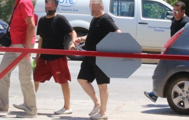 Ο πα-τέρας κρατούσε το παιδί του ενώ το βίαζε ο εραστής του μέσα σε ουρλιαχτά