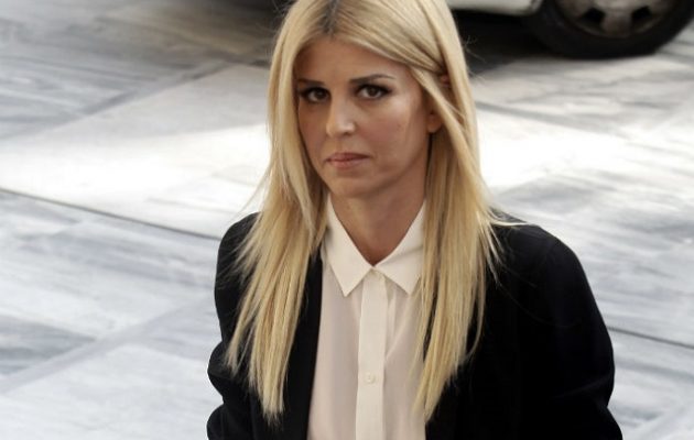 ﻿Μας έφυγε το κλαπέτο με αυτά που (δεν) φορά η Ράπτη (φωτο)