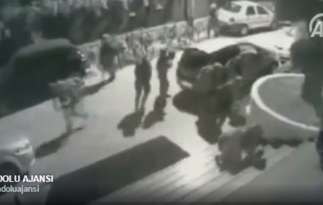 Βίντεο ΣΟΚ: 40 κομάντος επιτίθενται να συλλάβουν ή να σκοτώσουν τον Ερντογάν