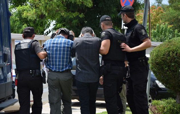 Την απέλαση των 8 στρατιωτικών ζητούν Τούρκοι δικηγόροι